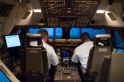 Preferred minimums Boeing aircraft and glass cockpit time New hire training is 600week. . Kalitta pilot jobs